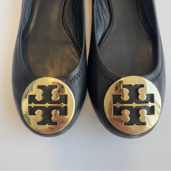 Like new! Tory Burch Black Leather Ballet Flats with Gold Logo – Size 6 - Picture 2 of 8